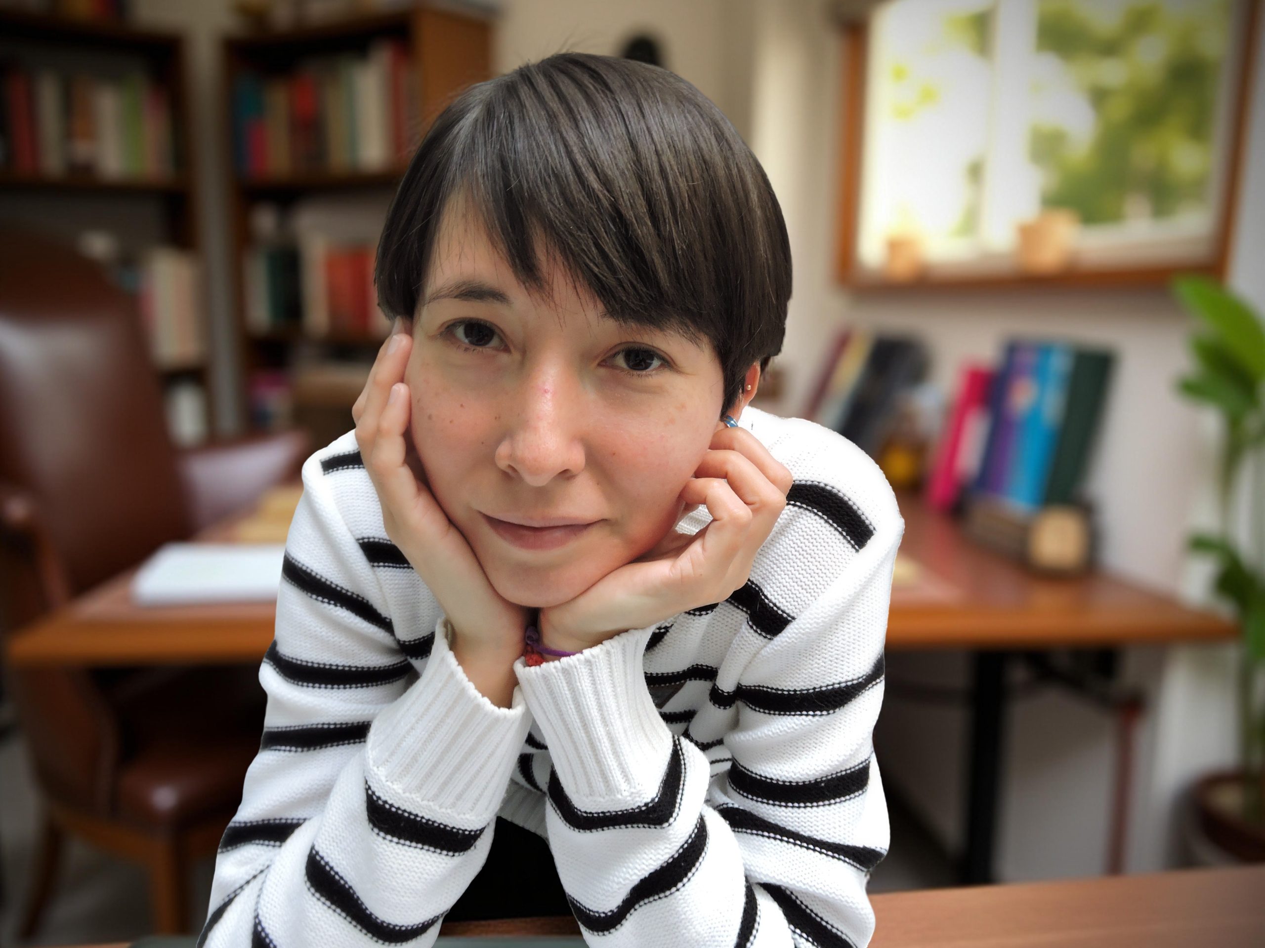 Más de lo que imaginas, este no es solo un libro sobre correr. Es la historia de transformación<br />
de un niño que no brillaba con el balón, a un hombre que encontró en el asfalto su propia<br />
brújula.